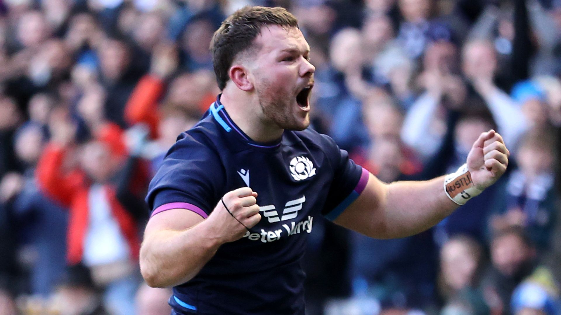 Ashman's dream debut helps Scotland down Wallabies