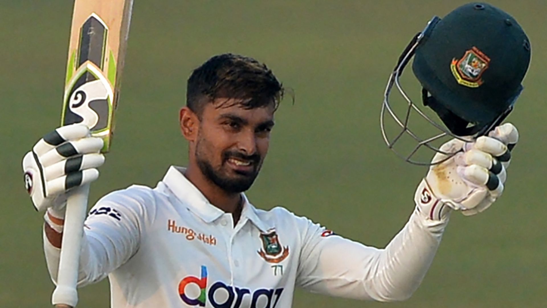 Das frustrates Pakistan with maiden ton