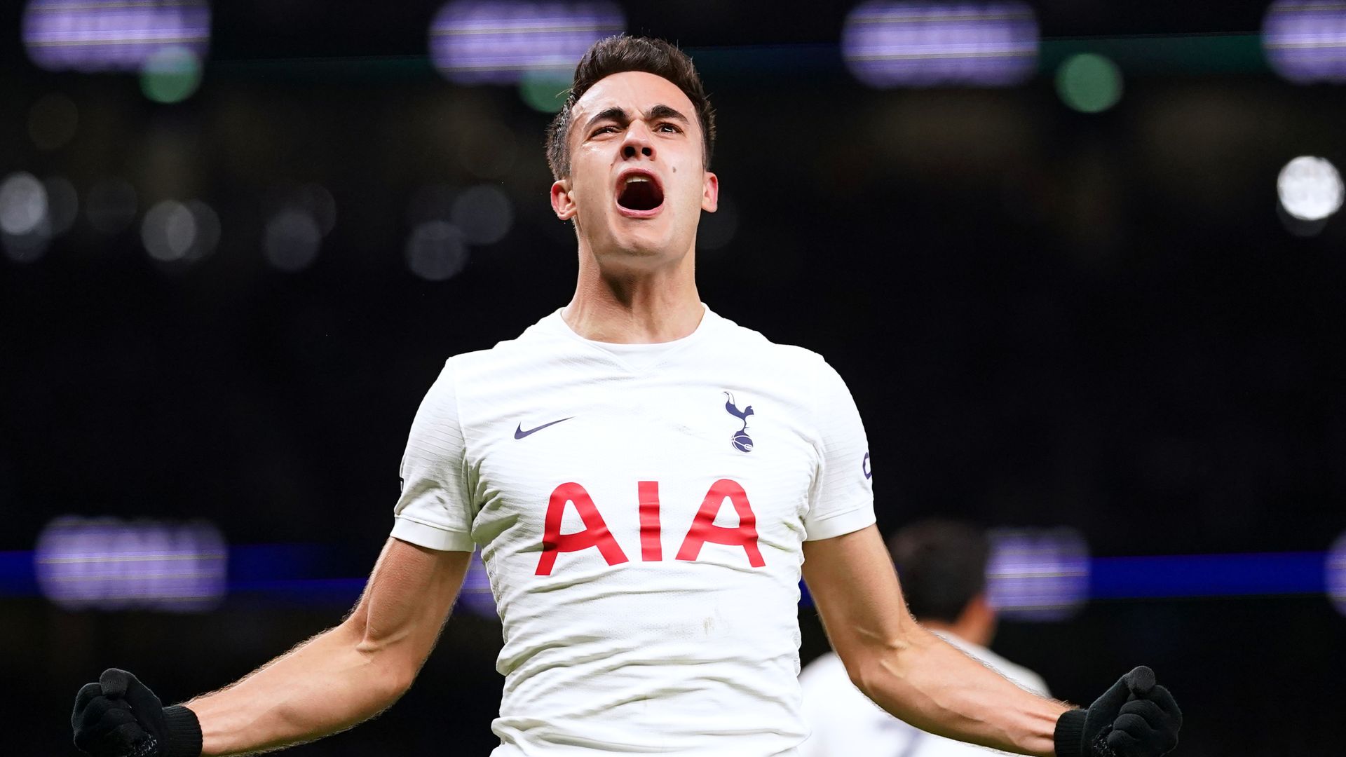 Spurs stage fightback to beat Leeds for Conte's first PL win