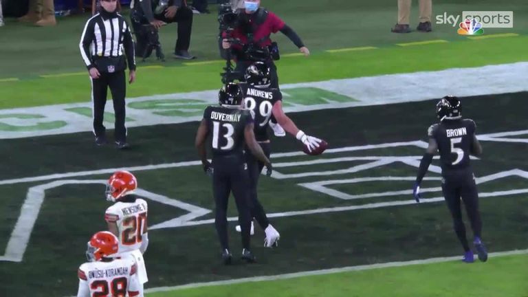 Lamar Jackson slings a fadeaway touchdown pass to tight end Mark Andrews from 23 yards behind the line of scrimmage!