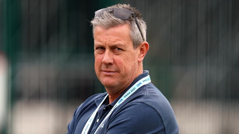 Nasser Hussain tells the Sky Sports Ashes Vodcast that it's time for Ashley Giles to get tough with the England players in the wake of their 4-0 Ashes defeat to Australia.
