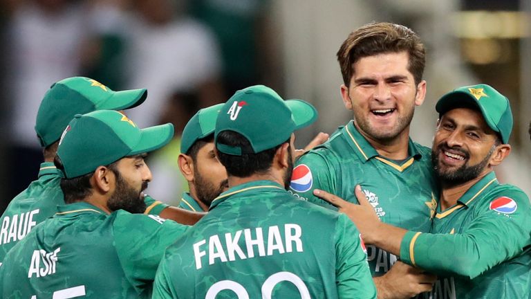 Le Pakistan célèbre alors que Shaheen Shah Afridi retire l'Australien Aaron Finch pour un canard de première balle