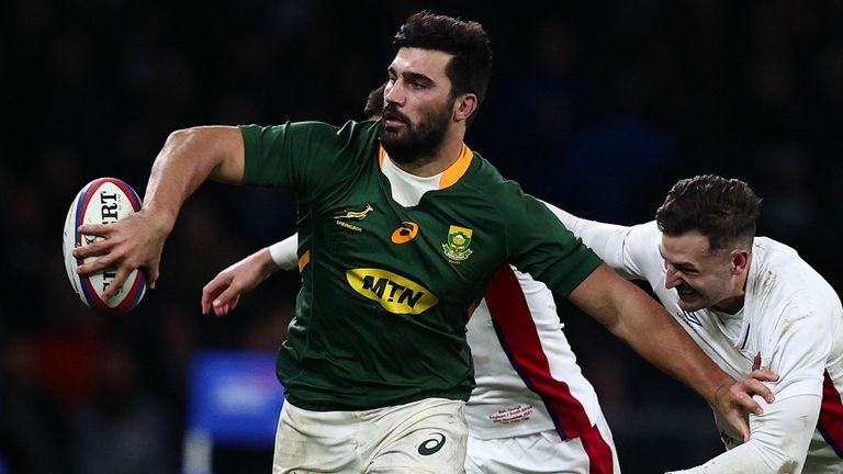 Damian de Allende looks to offload for the Boks