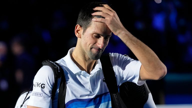 Novak Djokovic fue impactado por Alexander Zverev en las semifinales de las Finales ATP