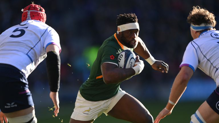 El capitán de Springbok, Siya Kolisi, lidera desde el frente