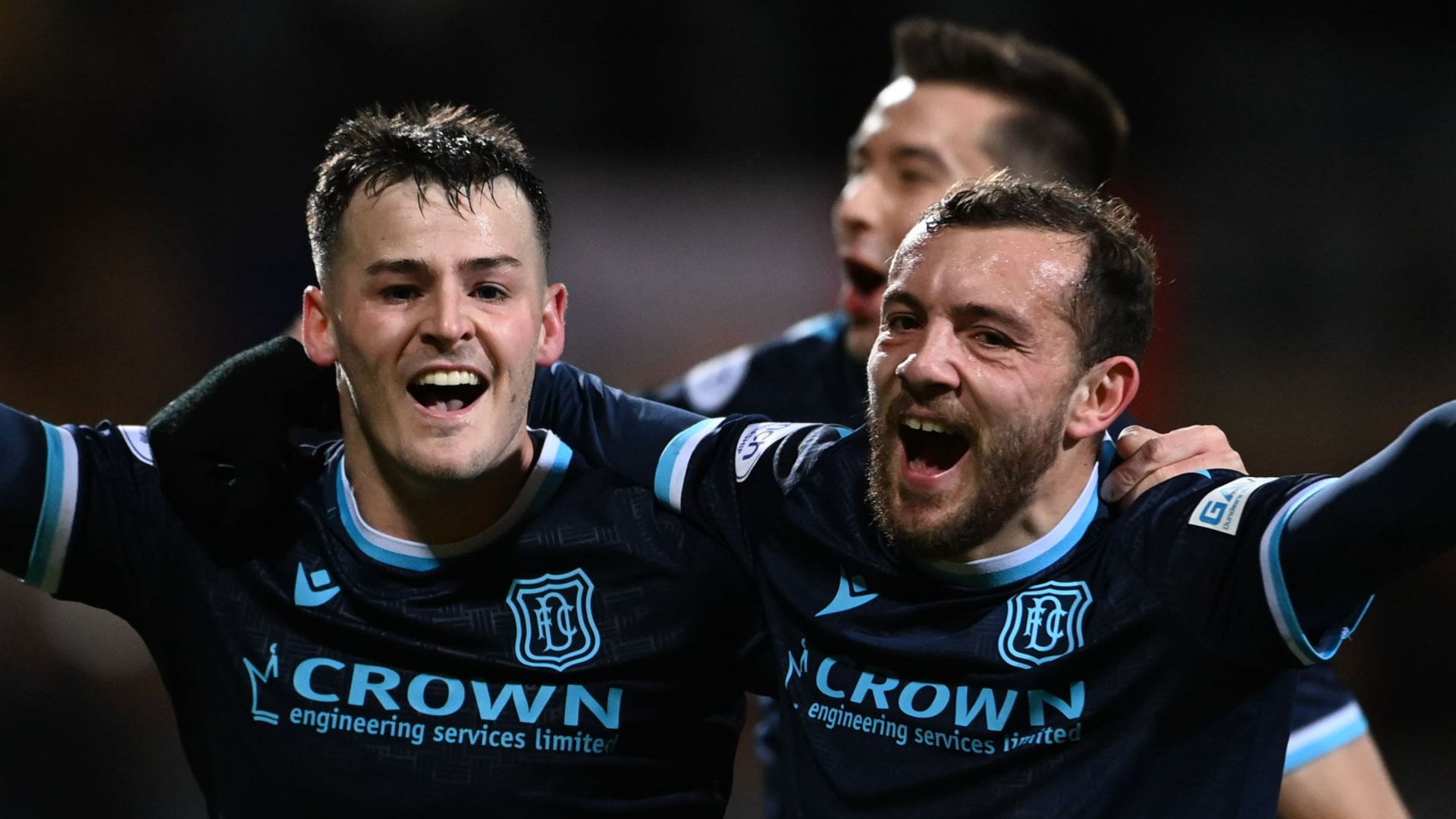 Dundee see off St Johnstone to win again