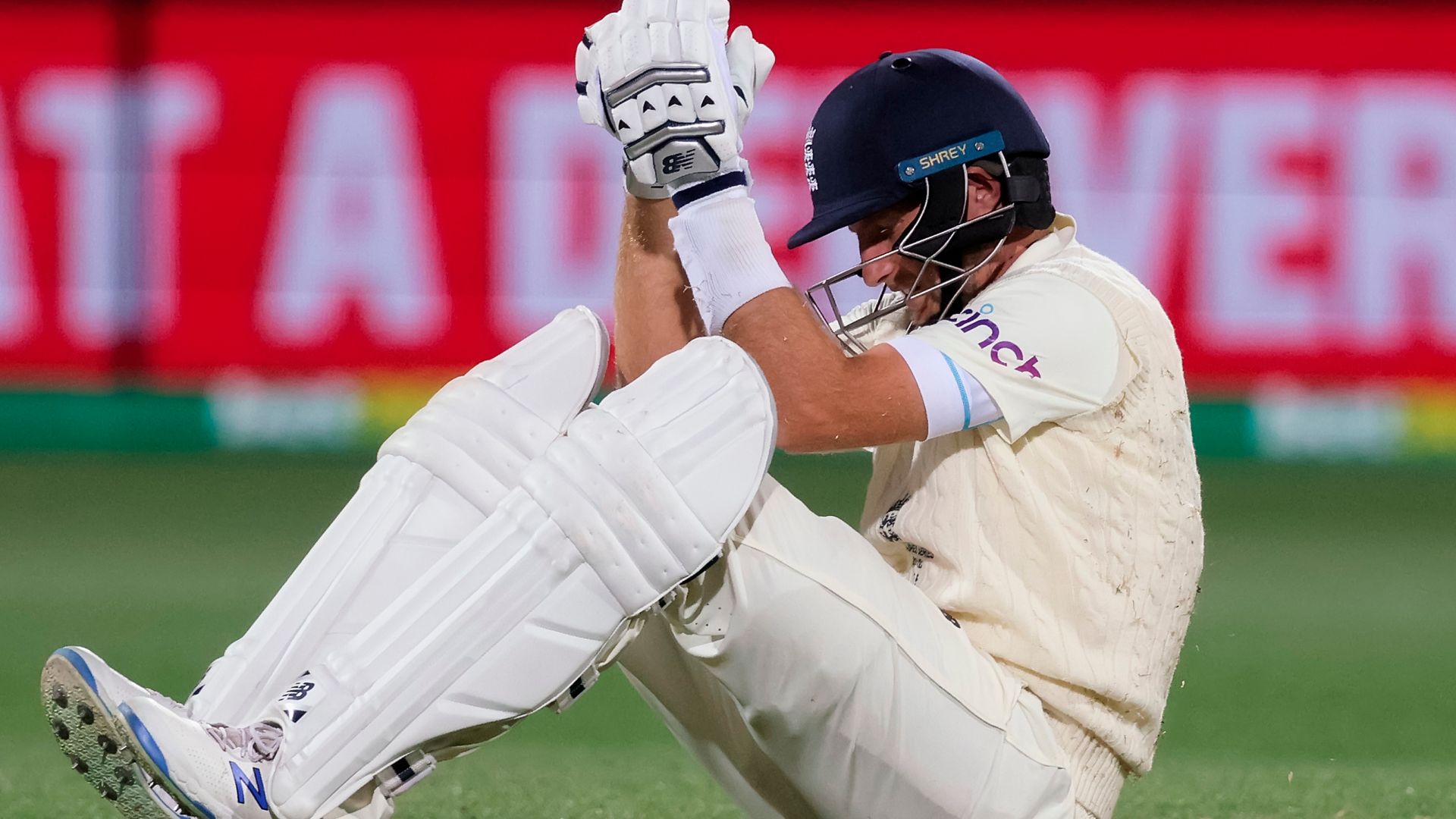 Root praised for bravery; England set to go two down?