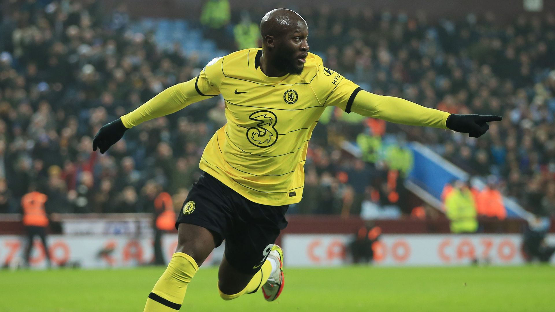 Lukaku return inspires Chelsea to beat Villa