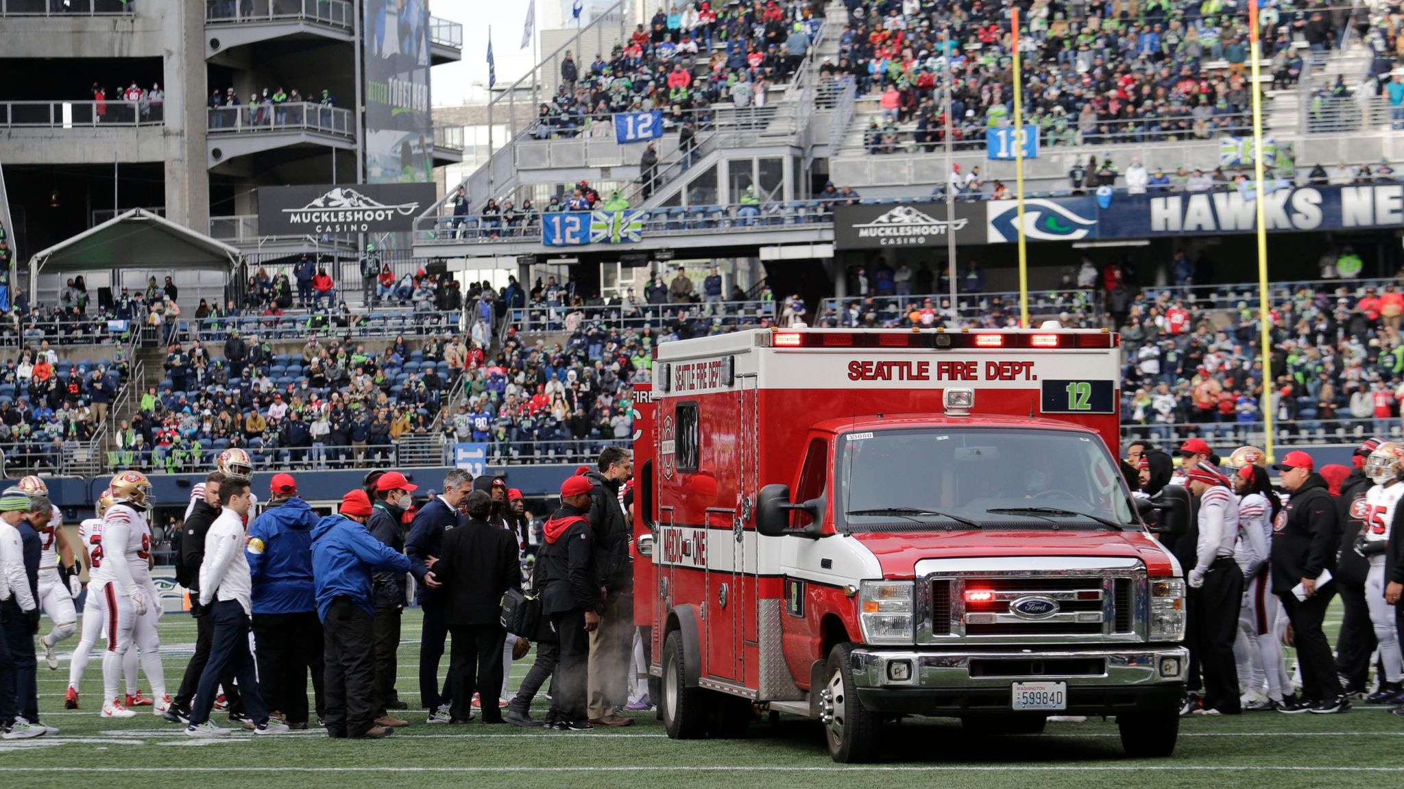 49ers RB Trenton Cannon taken off field in ambulance after opening kick -  Niners Nation