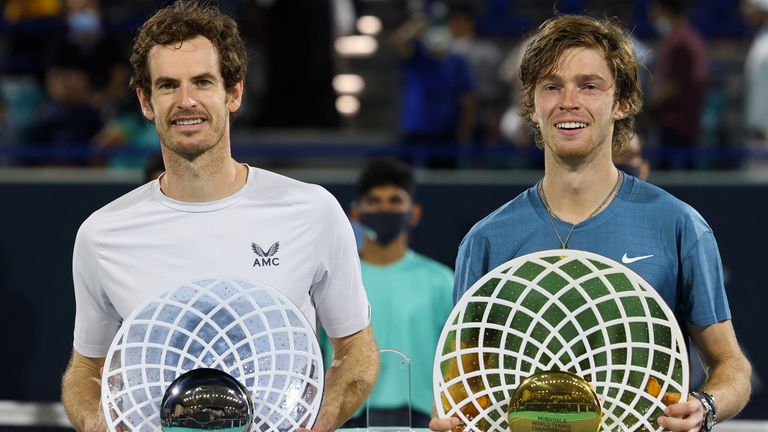 Andy Murray a terminé deuxième après la victoire d'Andrey Rublev 6-4 7-6 (2) à Adu Dhabi