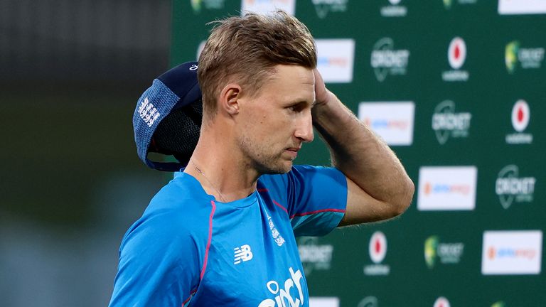Sky Sports pundit Nasser Hussain has backed Joe Root after Ricky Ponting criticised the England captain's leadership qualities