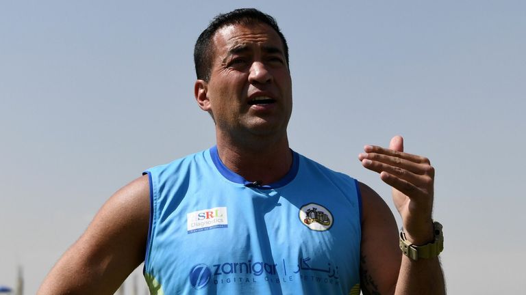 Adam Hollioake has been added to the England coaching staff for the Sydney Test