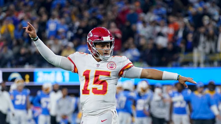 Vea lo más destacado de la semana 15 de la NFL cuando los Kansas City Chiefs se enfrentaron a los rivales divisionales de la AFC West, LA Chargers