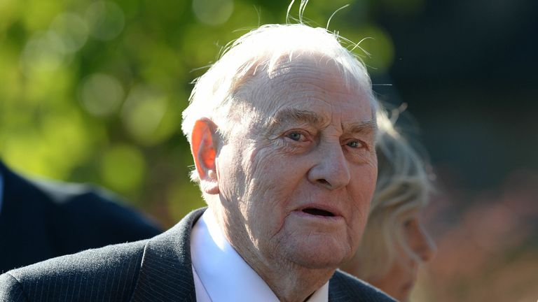 Former cricketer Ray Illingworth has died at the age of 89, his former club Yorkshire confirmed