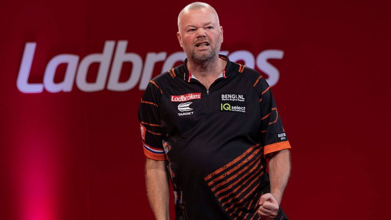 Van Barneveld a eu des performances encourageantes lors de la finale du Grand Chelem et les joueurs le mois dernier