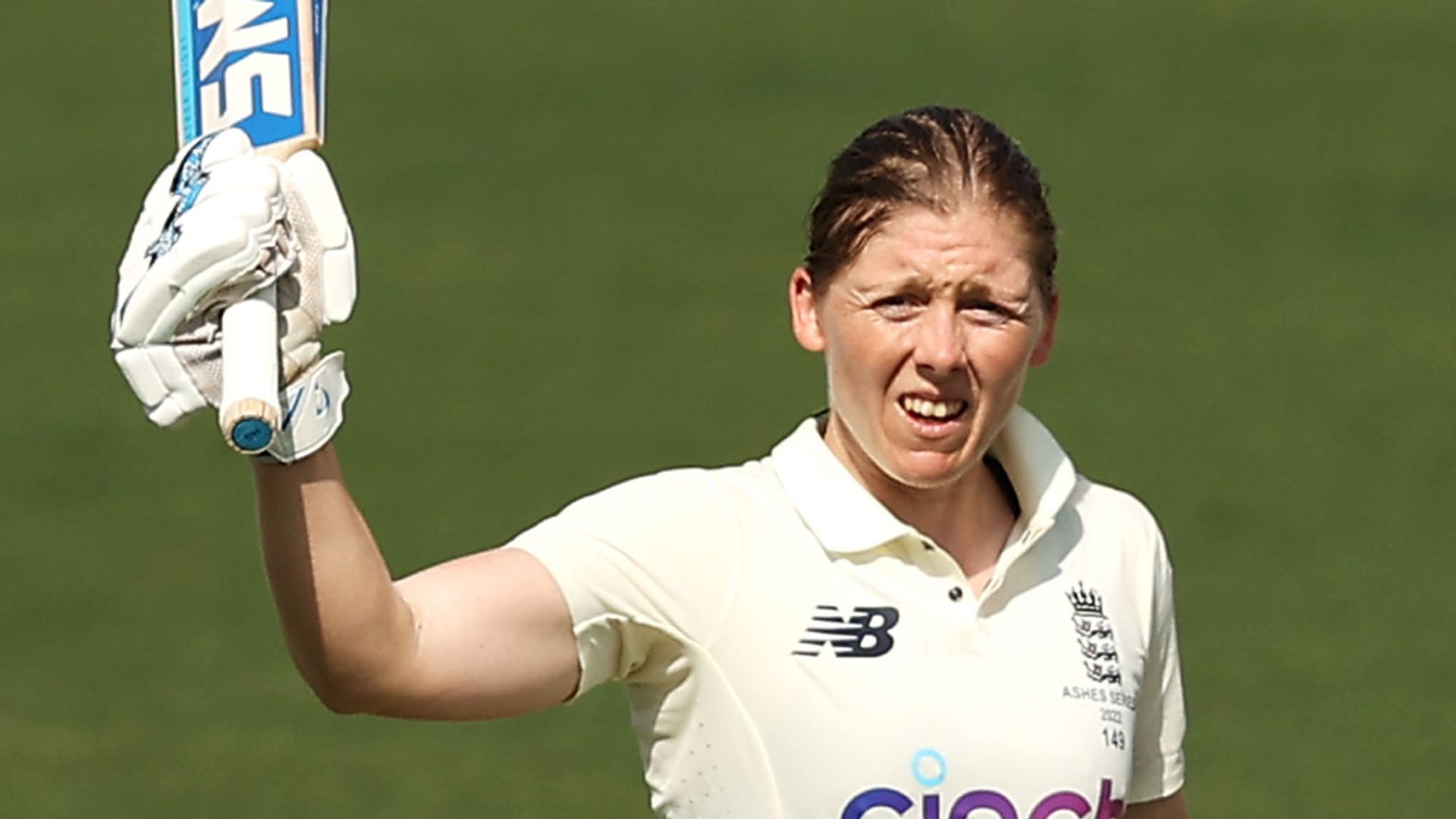 Knight hundred defies Australia amid England struggles