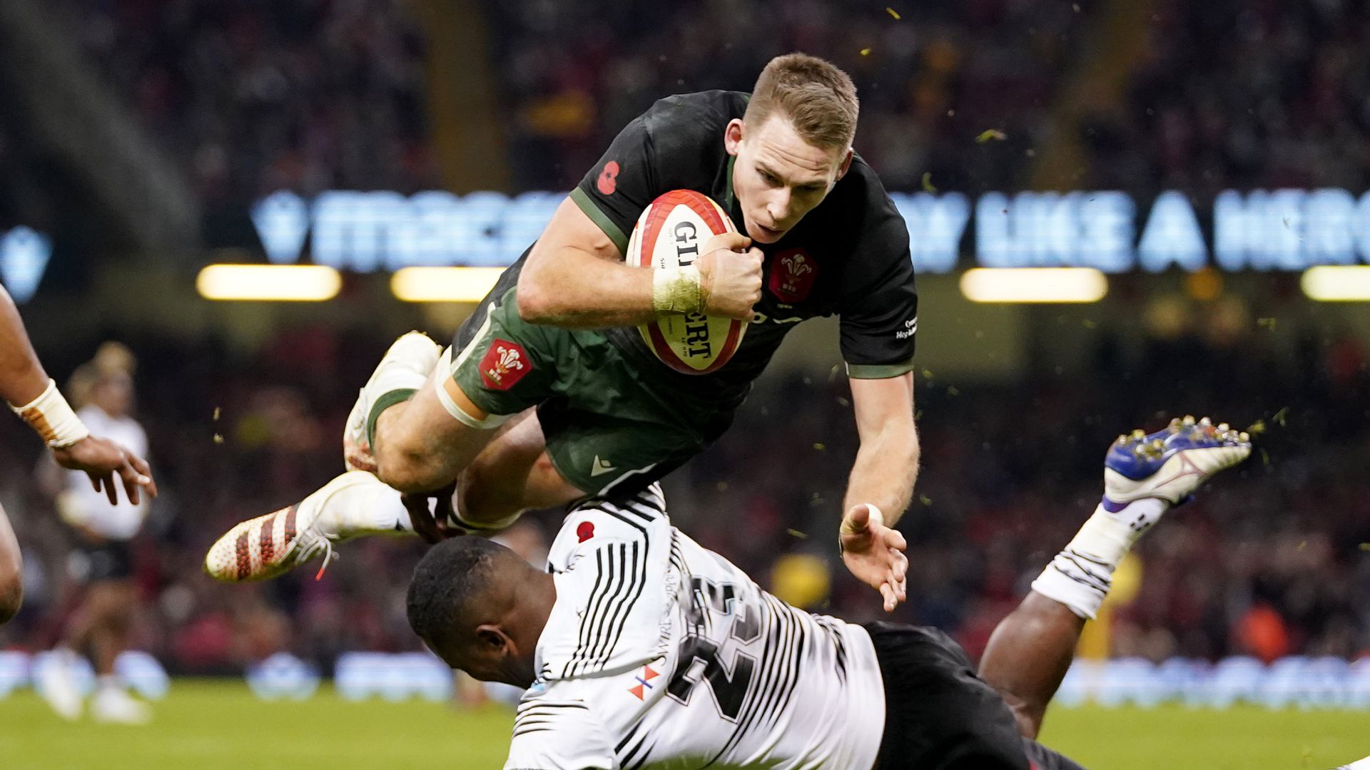 Williams to leave Scarlets for Cardiff