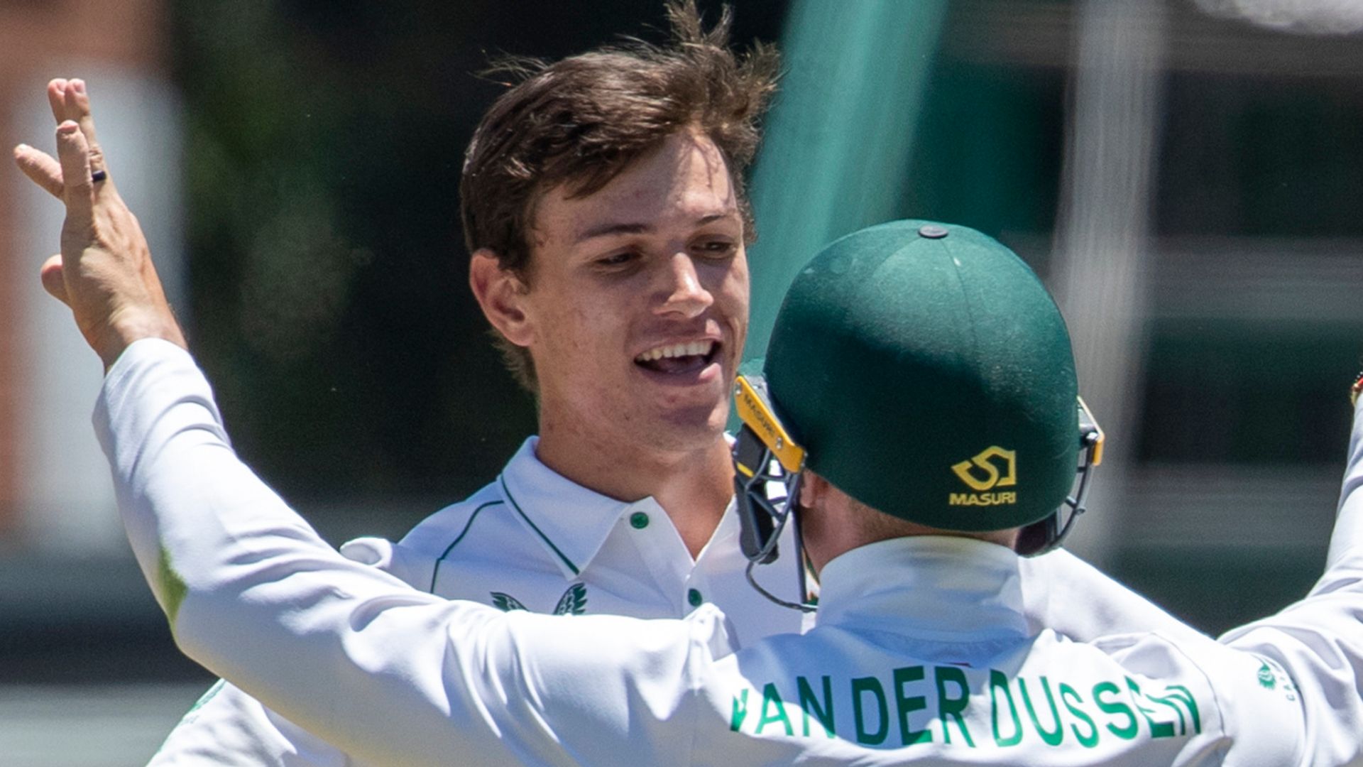 South Africa bowlers dominate after India lose Kohli to injury