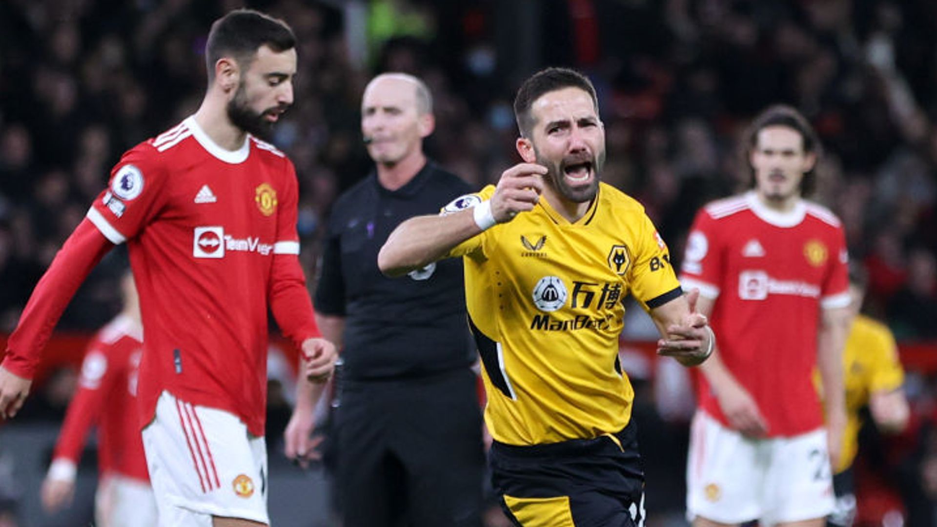 Late Moutinho strike sees Wolves beat disjointed Man Utd