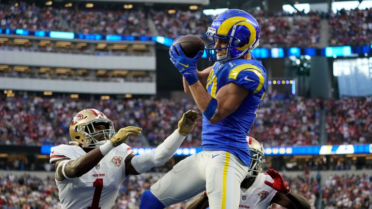Cooper Kupp hauls in a touchdown for the Los Angeles Rams late in the fourth quarter against the San Francisco 49ers