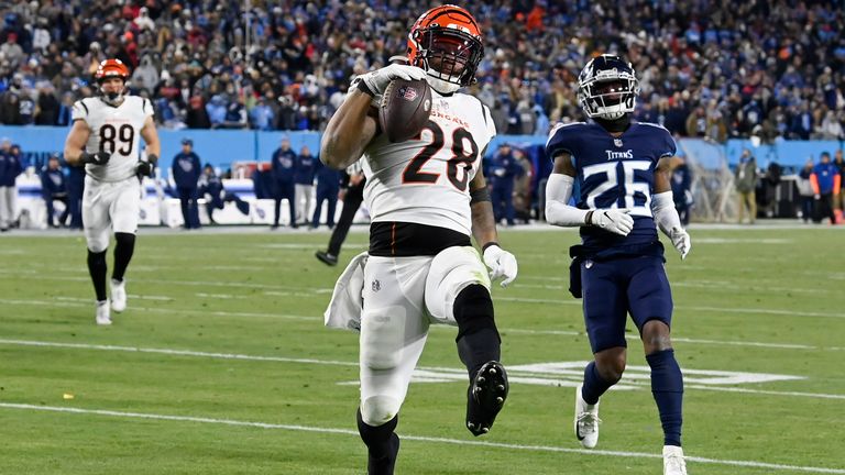 Joe Mixon gets the first touchdown on the board for the Cincinnati Bengals against the Tennessee Titans in their playoff meeting.