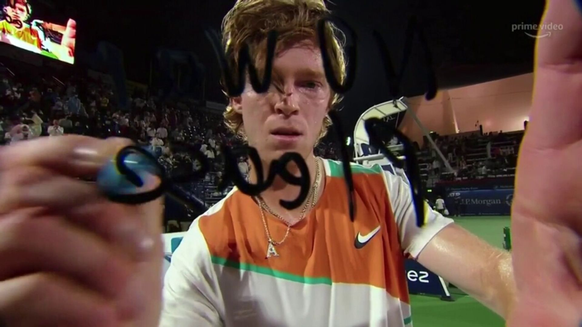 Russian tennis player writes 'no war please' on camera