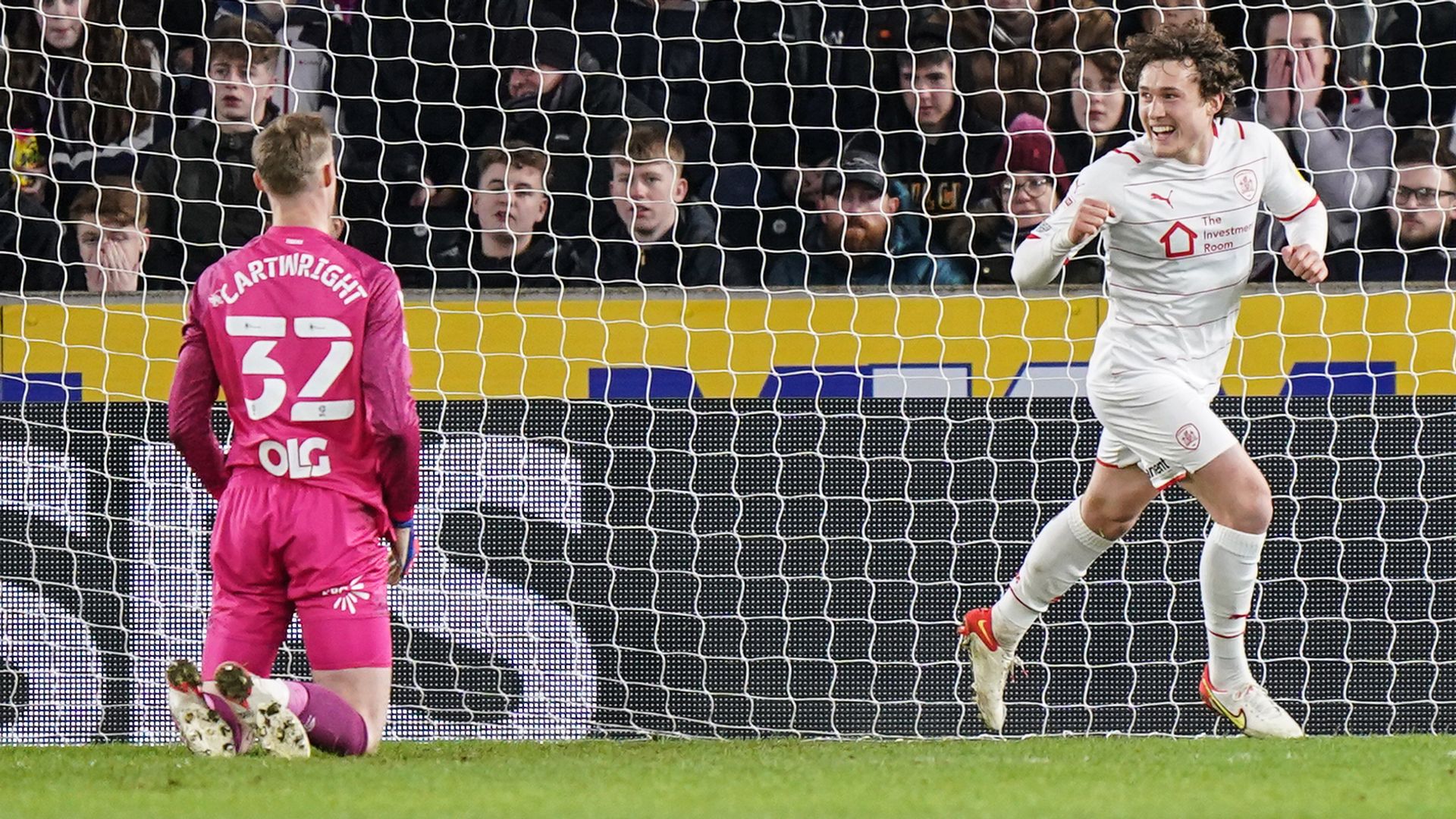 Barnsley beat Hull to claim first away win of the season