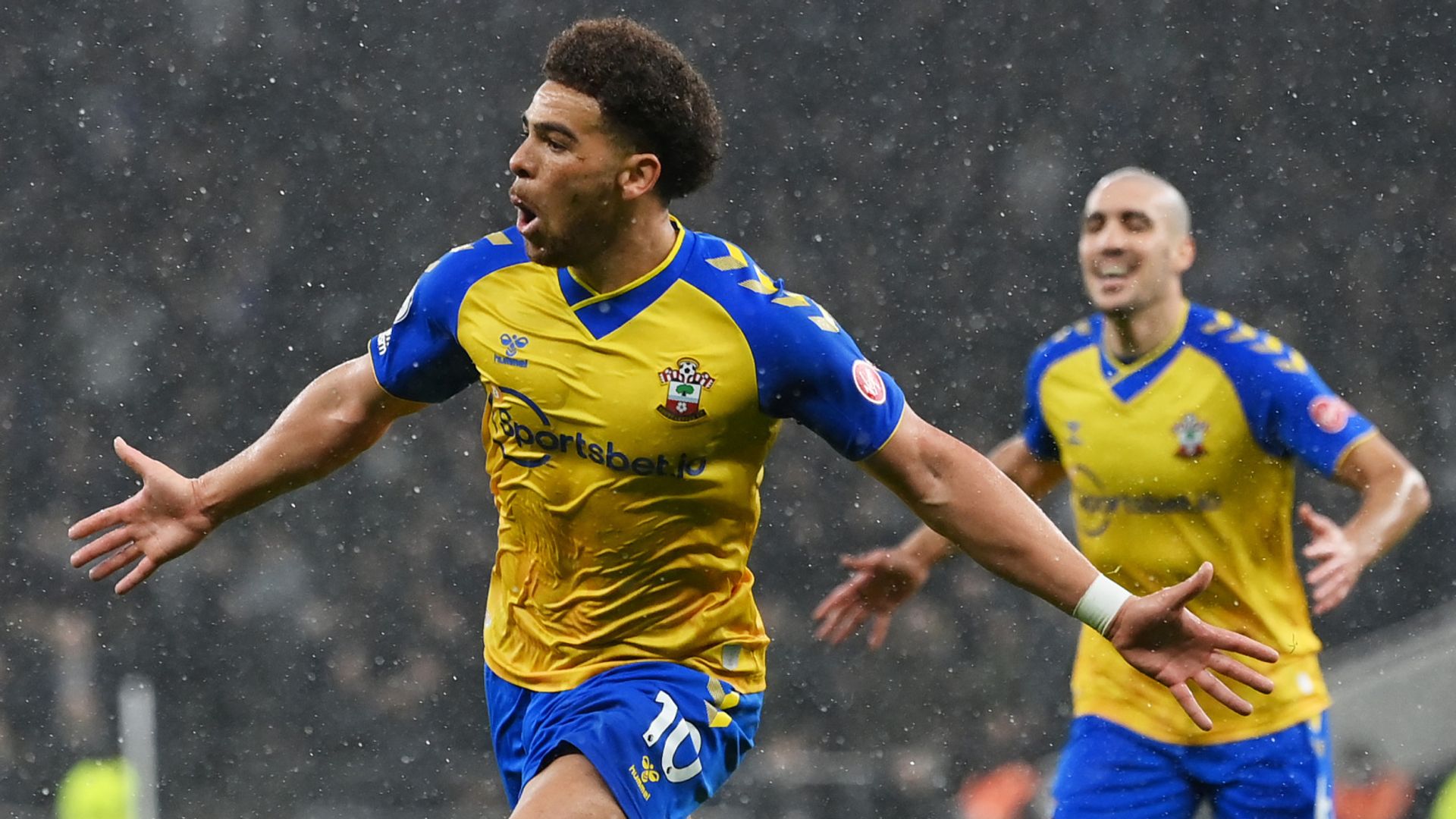 Saints stun Spurs with incredible comeback