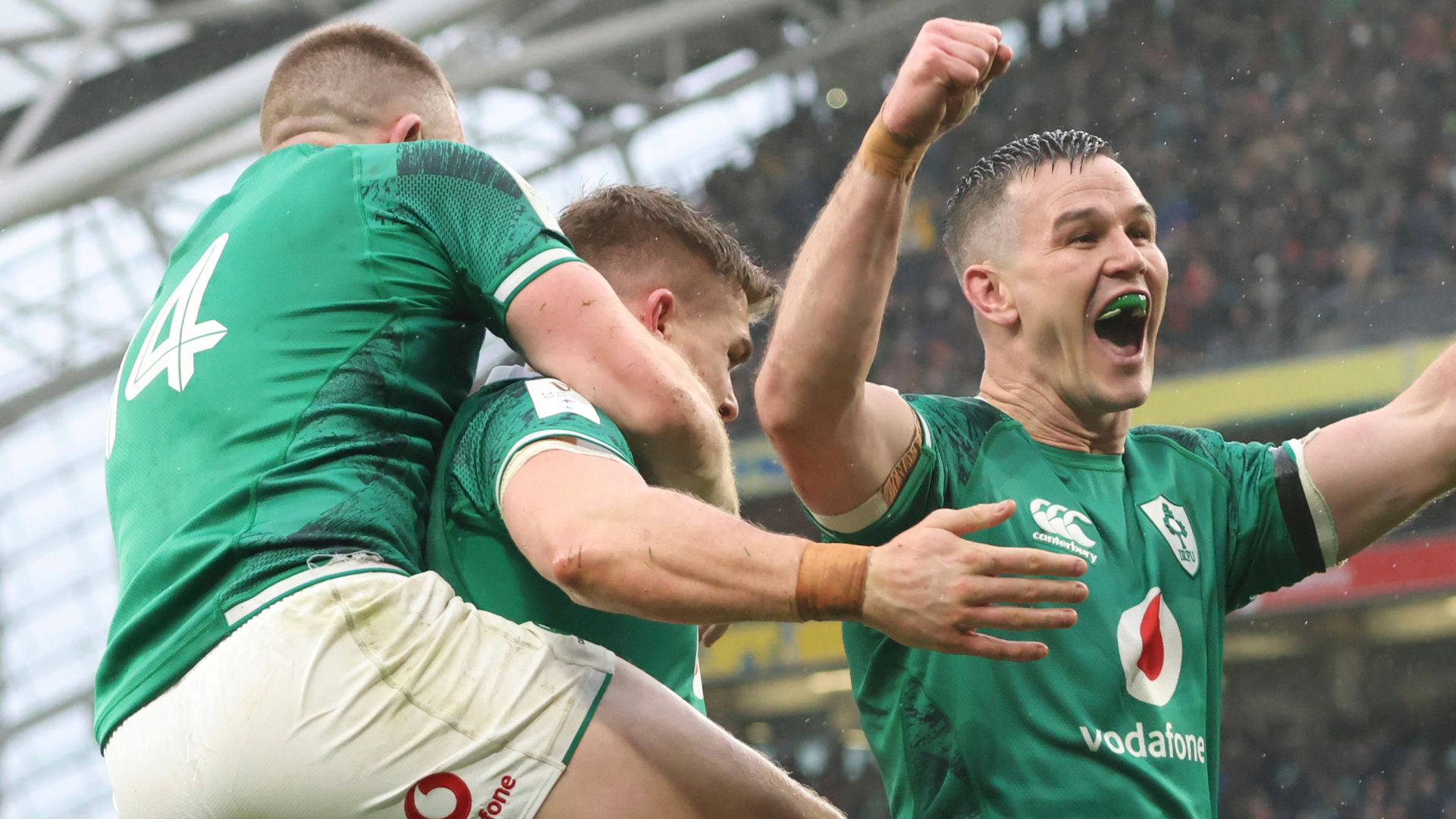 Ireland cruise past dire Wales in Dublin