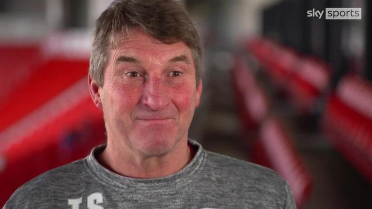 Hull KR head coach Tony Smith says he's 'realistic' about Hull KR's chances in the Super League this season, but insists they'll set themselves ambitious goals.