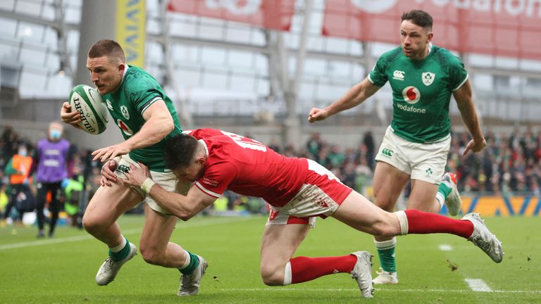 Ireland travel to France seeking a 10th successive victory