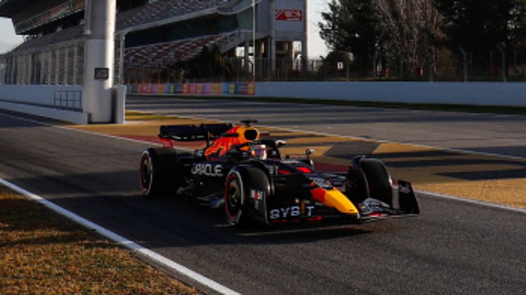Craig Slater and Ted Kravitz welcome us to the first day of F1 testing from the Circuit de Barcelona-Catalunya
