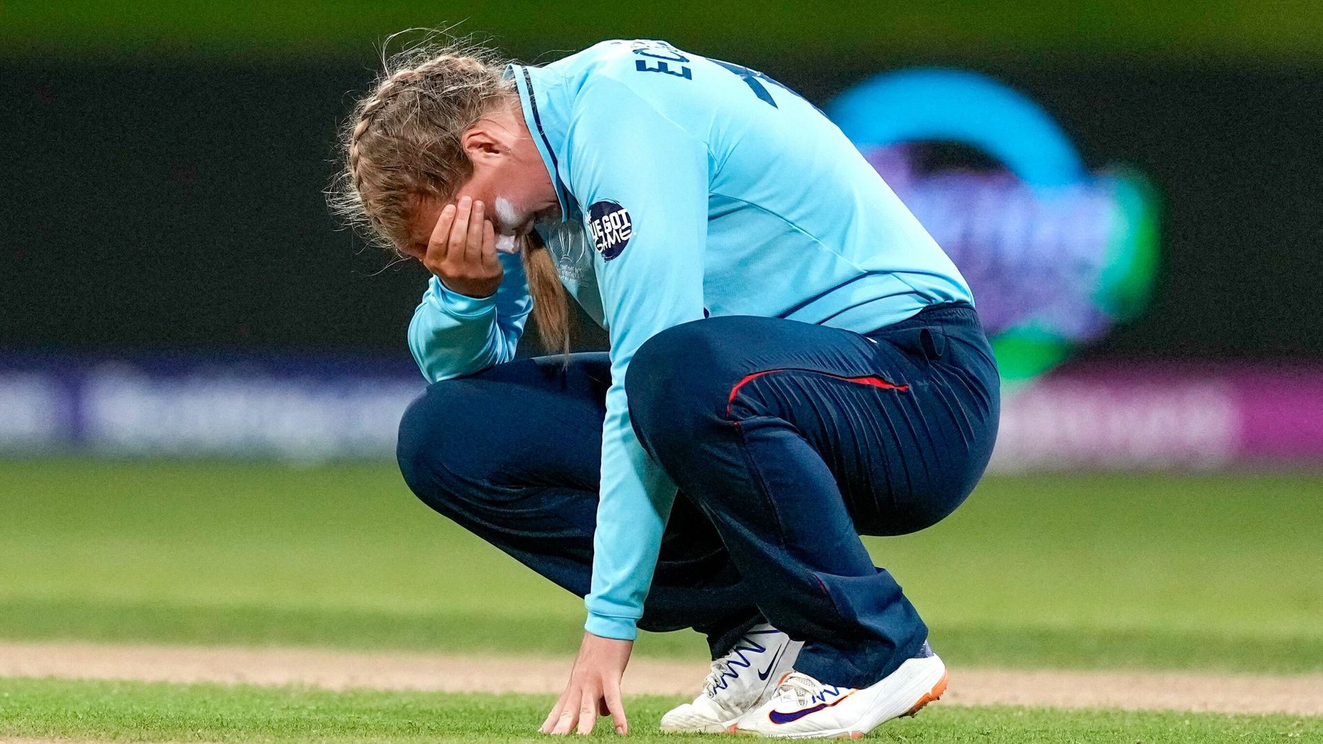 England suffer third straight defeat as Kapp stars