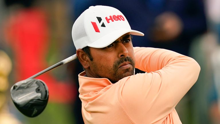 Anirban Lahiri could only par the last as he tried to move level with Cameron Smith