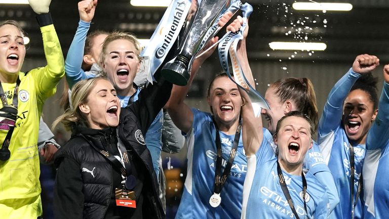 Steph Houghton celebrates with her Manchester City team-mates after clinching the The FA Women's Continental Tyres League Cup