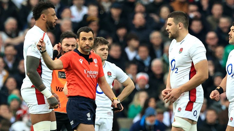 Referee Mathieu Raynal shows the red card to Ewels at Twickenham 