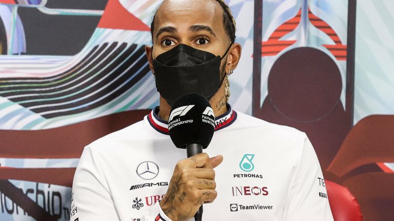  Lewis Hamilton says Mercedes are struggling ahead of the start of the new season