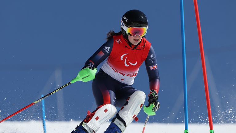 Mina Fitzpatricková pridala k striebru predtým na zimných paralympijských hrách v Pekingu bronz.