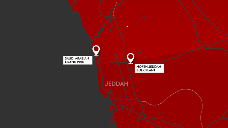 El incendio en la planta a granel del norte de Jeddah ocurrió a unas siete millas del circuito de Jeddah. 