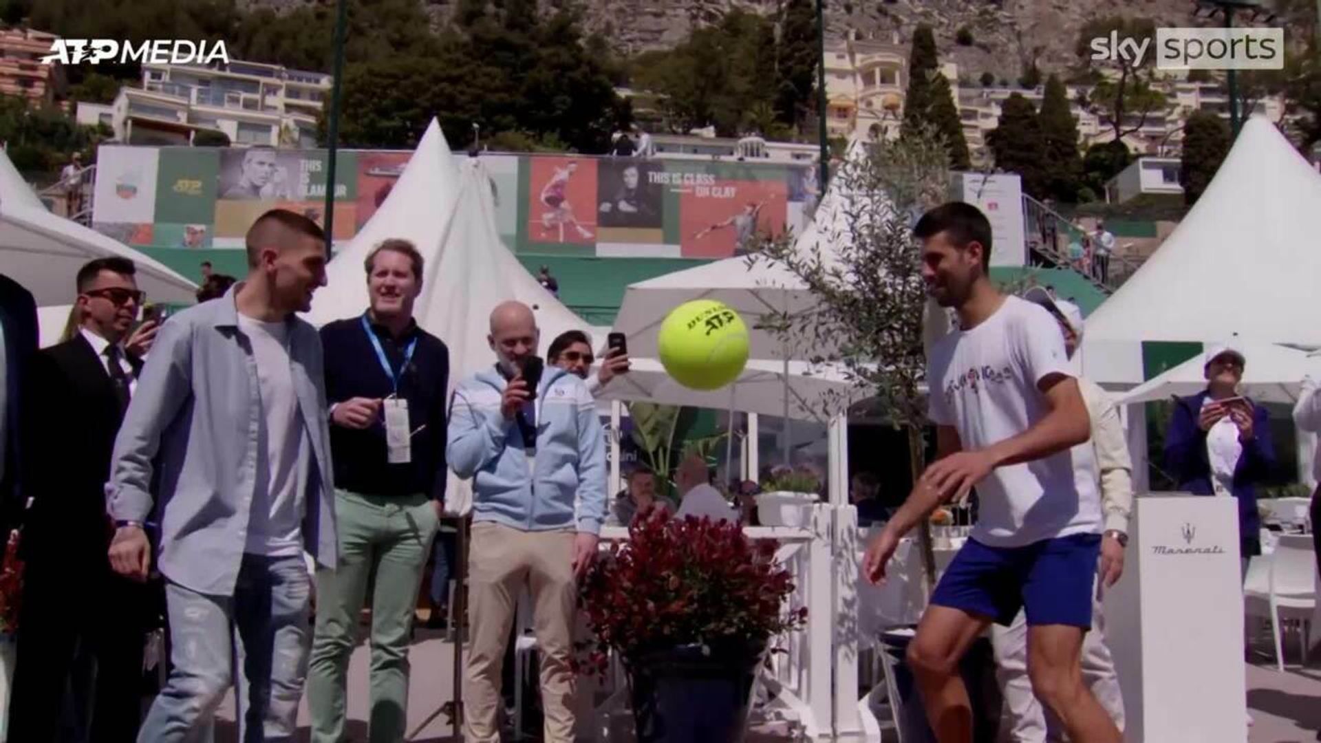 Djokovic spoils 'keepy-uppies' with Neymar, Verratti!