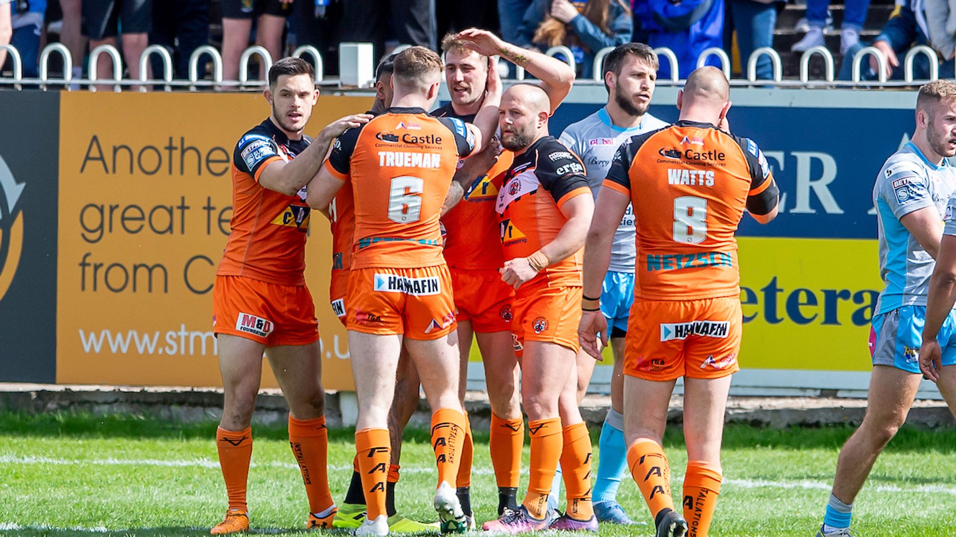 Castleford hold on for victory over improving Leeds