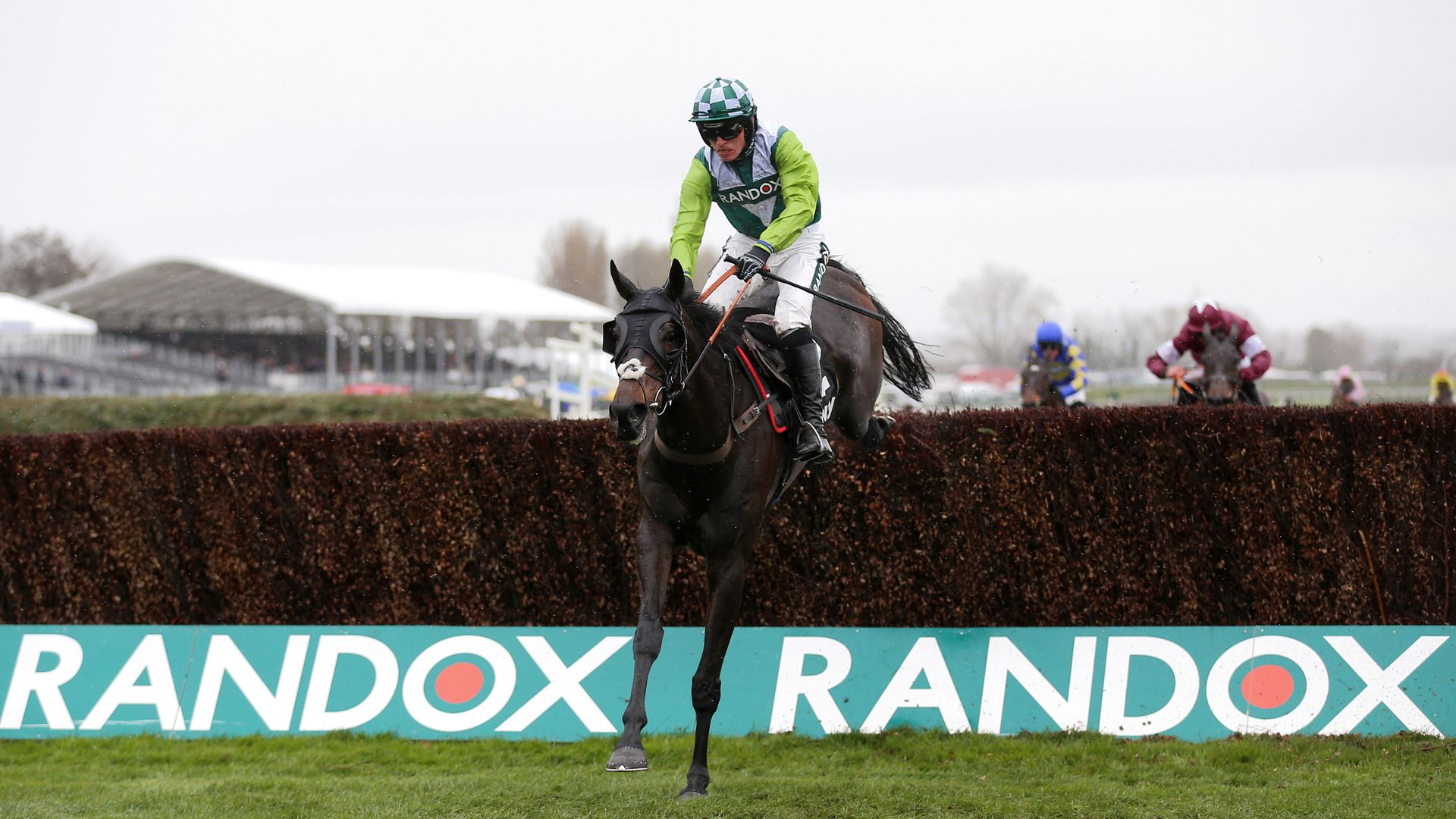 Clan Des Obeaux ruled out of Aintree return after setback