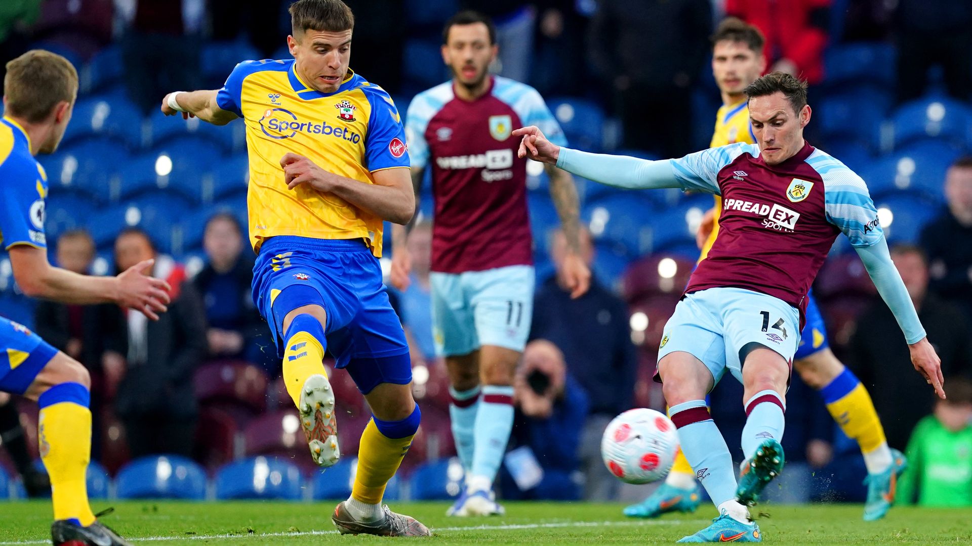 Brilliant Burnley beat Saints | Redknapp: They've given themselves a chance