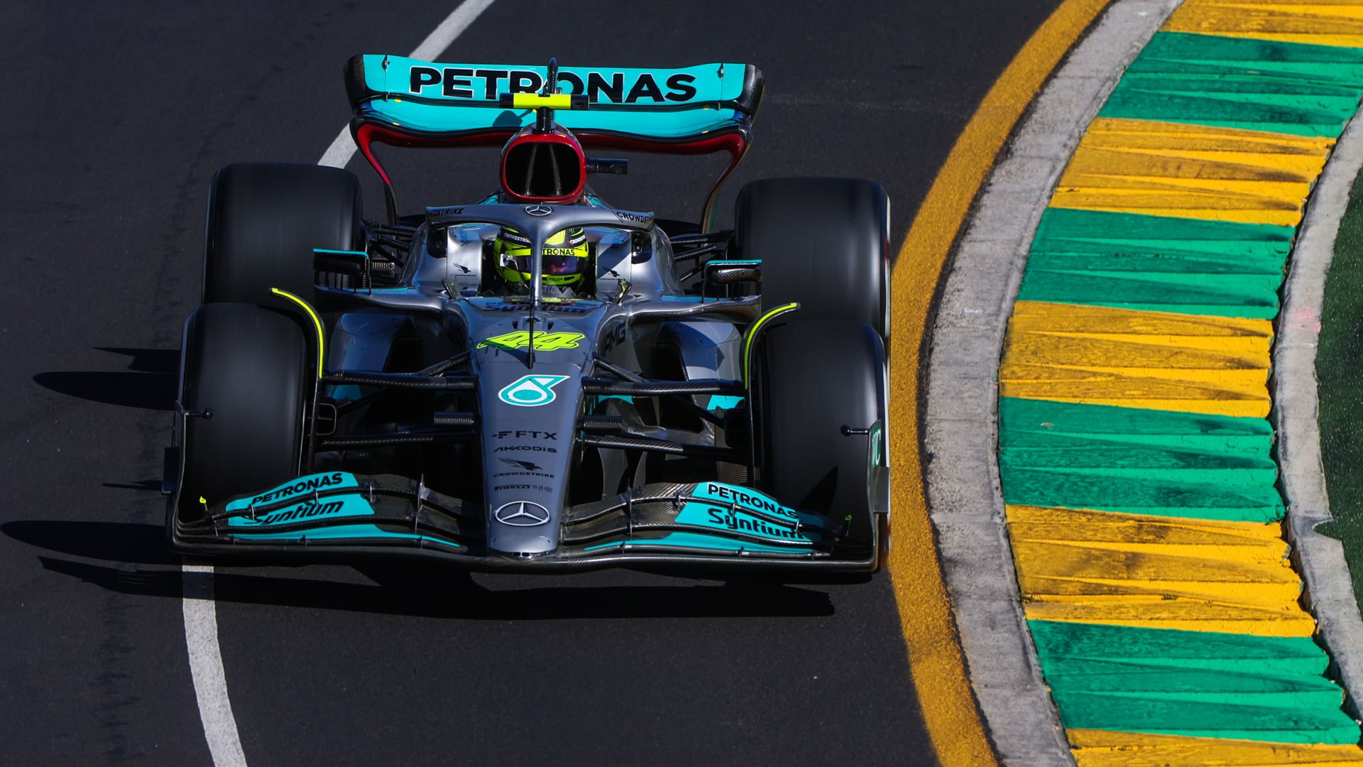 Australian GP: Ferrari start fast, Merc still adrift LIVE!