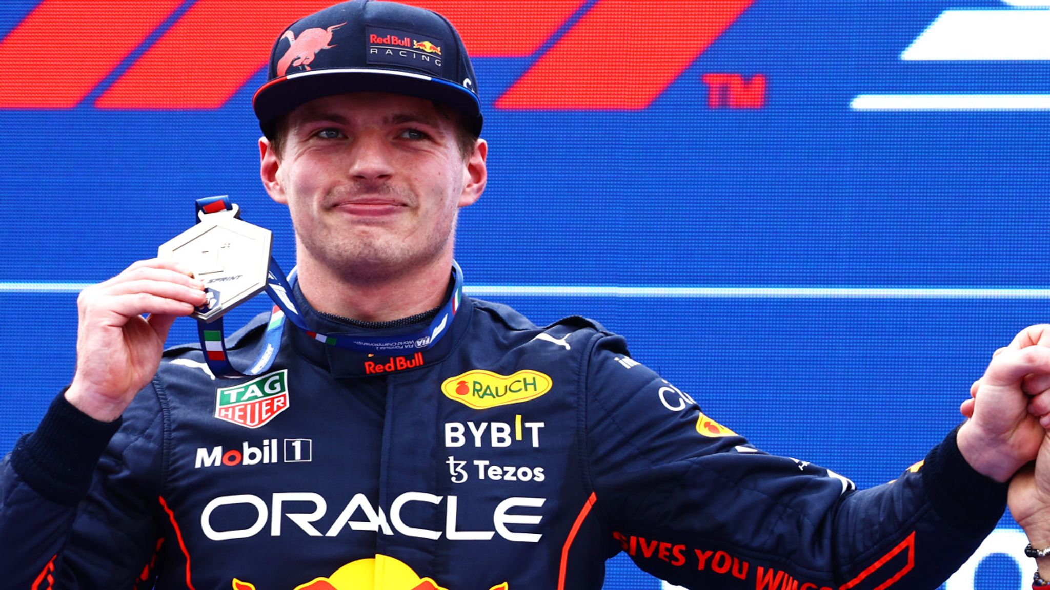 Max Verstappen bate Leclerc e vence corrida sprint em Imola