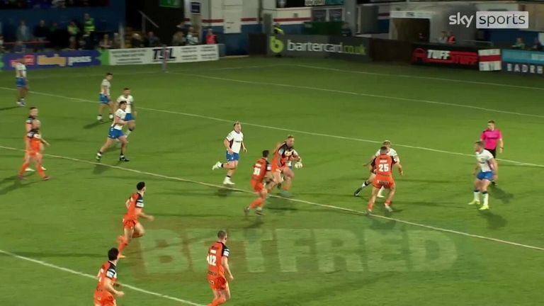 Highlights of the Betfred Super League match between Wakefield Trinity and Castleford Tigers. 