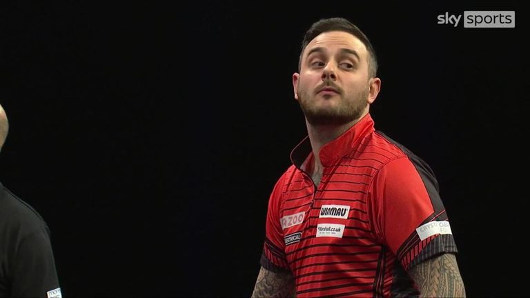Joe Cullen gave a nonchalant nod to the Aberdeen crowd after being booed during his clash with Peter Wright