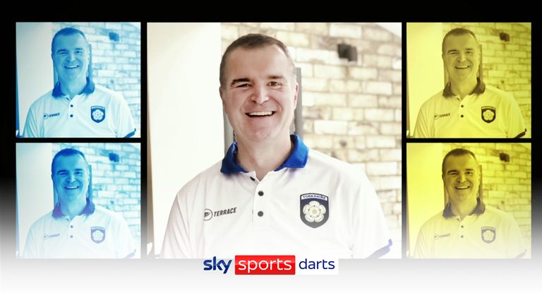 Dave Clark a fait un retour émouvant sur la scène de Sky Sports et a finalement pu lui dire au revoir...