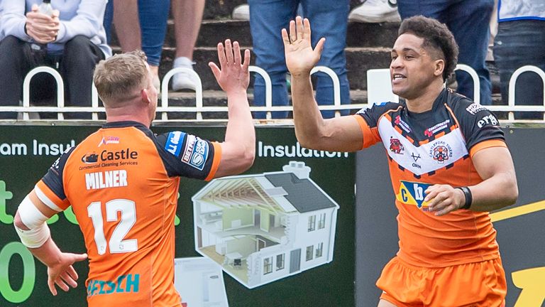 Watch highlights of Castleford's win against Leeds in the Super League.