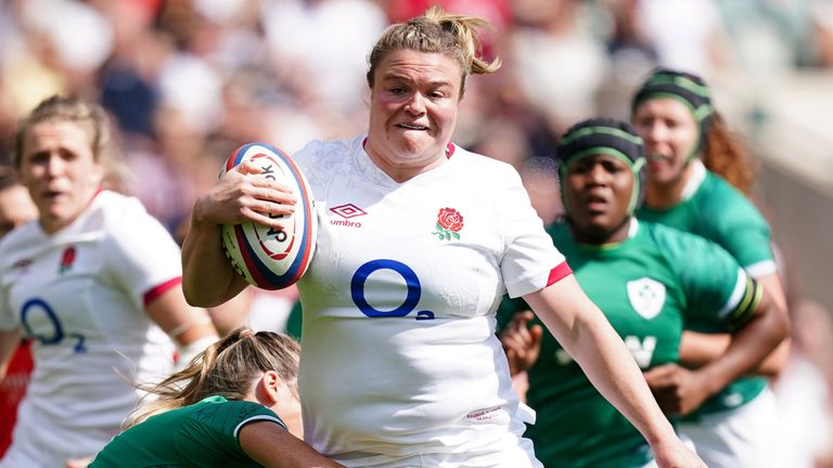 Sarah Bern se dirige vers la ligne irlandaise lors de la victoire 69-0 de l'Angleterre le week-end dernier